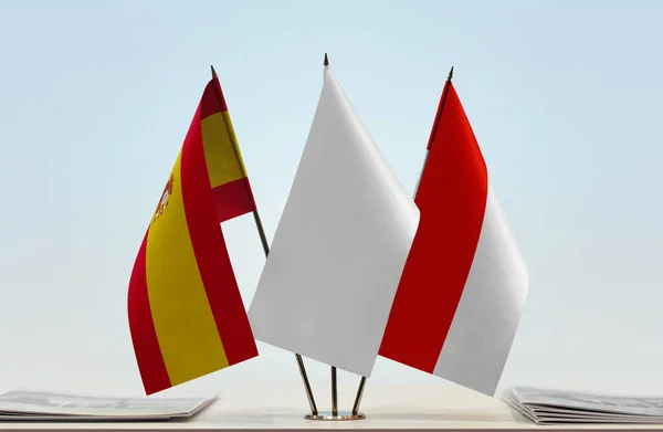 Spanien Indonesien Flaggen Auf Stand Mit Papieren — Stockfoto