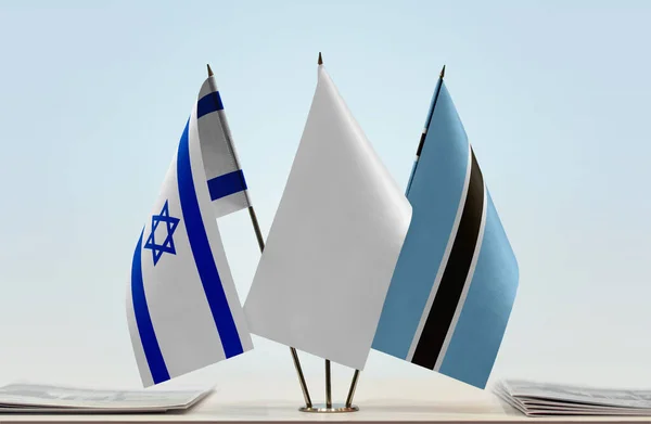 Ізраїль Ботсвана Білі Прапори Стенді Паперами — стокове фото