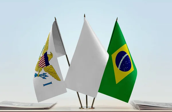 备有文件的美属维尔京群岛和巴西国旗 — 图库照片