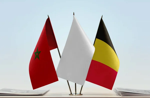Марокко Бельгія Білі Прапори Стенді Паперами Ліцензійні Стокові Зображення