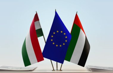 Macaristan BAE ve eu bayrağı kağıtlarla birlikte hazır bekliyor