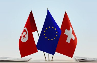 İsviçre bayrağı kağıtlarla beklemede 