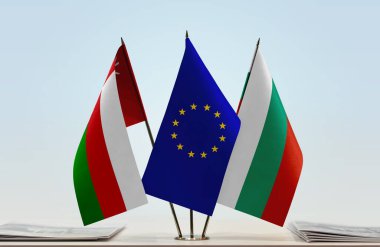 Umman Bulgaristan ve eu bayrağı kağıtlarla ayakta