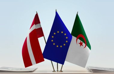 Danimarka Cezayir ve eu bayrağı kağıtlarla ayakta