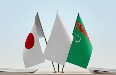 Japonya, Türkmenistan ve beyaz bayraklar masada gazeteler