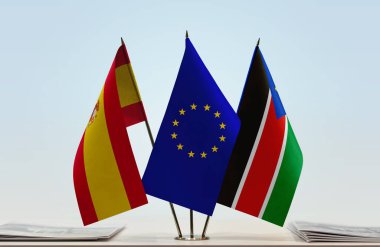 İspanya Güney Sudan ve eu bayrağı kağıtlarla birlikte