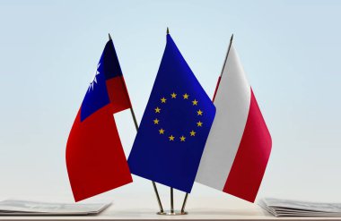 Tayvan Polonya 'sı belgelerle bayrak salladı  