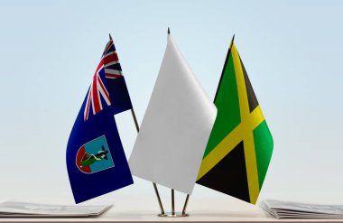 Montserrat Jamaika bayrakları tezgahta.  