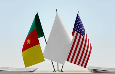 Cameron USA ve beyaz bayraklar tezgahta