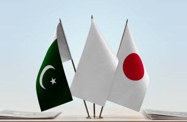 Pakistan ve Japonya belgelerle ayakta duruyor  