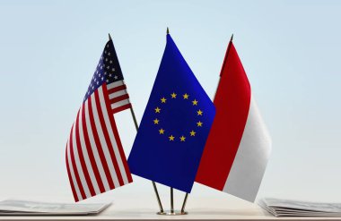  ABD ve Monako bayrakları tezgahta   