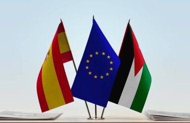 İspanya Ürdün ve eu bayrağı kağıtlarla ayakta