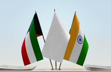 Hindistan, Kuveyt ve beyaz bayraklar kağıtlarla ayakta
