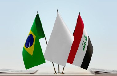 Irak ve Brezilya 'nın bayrakları tezgahta   
