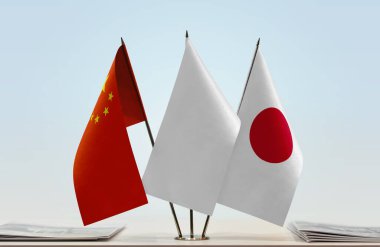 Japonya ve Çin kağıtlarla ayakta duruyor  