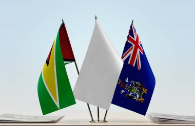 Guyana Antigua ve beyaz bayraklar kağıtlarla ayakta 