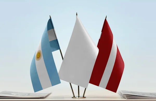 Argentyna Flagi Łotwy Stoisku Papierami — Zdjęcie stockowe