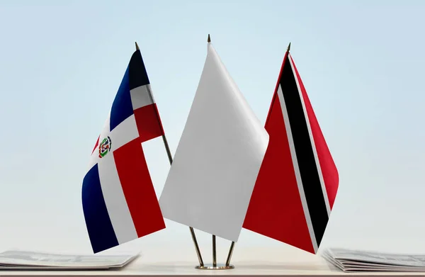 República Dominicana Banderas Trinidad Tobago Stand Con Papeles — Foto de Stock