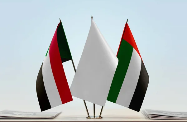 Flaggen Der Vereinigten Arabischen Emirate Und Des Sudan Stand Mit — Stockfoto