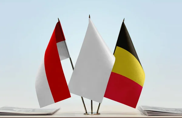 Indonezja Flagi Belgii Stoisku Papierami — Zdjęcie stockowe