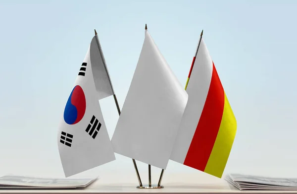Güney Kore Güney Osetya Beyaz Bayraklar Kağıtların Yanında — Stok fotoğraf