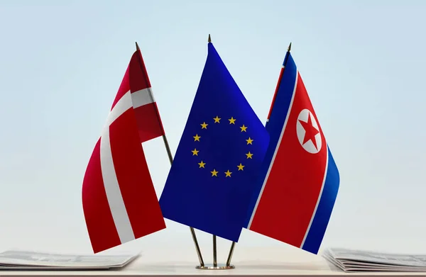 Danmark Nordkorea Och Flagga Monter Med Papper — Stockfoto