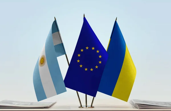 Argentína Ukrajna Zászló Standon Iratokkal — Stock Fotó