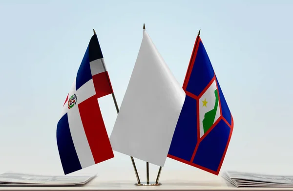 República Dominicana Banderas Blancas Stand Con Papeles — Foto de Stock
