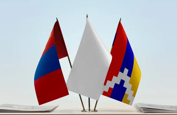 Mongolie Nagorno Karabakh Drapeaux Blancs Sur Stand Avec Des Papiers — Photo