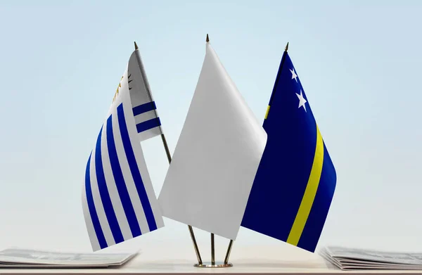 Flaggen Von Curaao Und Uruguay Stand Mit Papieren — Stockfoto