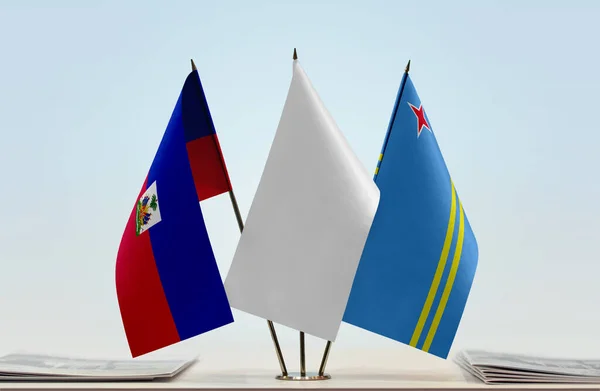 Haïti Les Drapeaux Blancs Sur Stand Avec Des Papiers — Photo