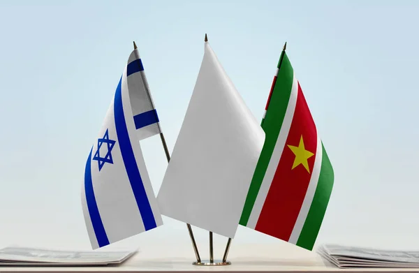 Ισραήλ Σουρινάμ Και Λευκές Σημαίες Στάση Χαρτιά — Φωτογραφία Αρχείου