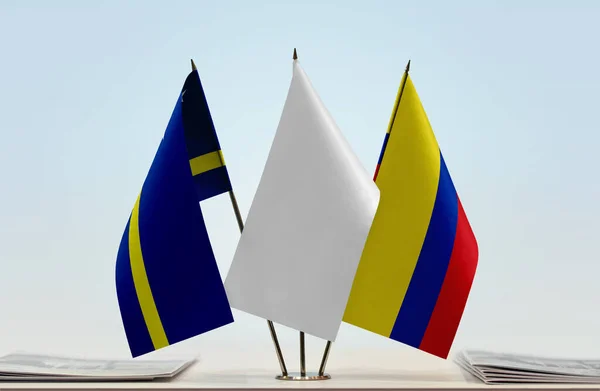 Curaçao Drapeaux Blancs Sur Stand Avec Des Papiers — Photo