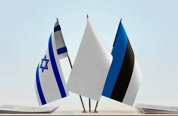 Ізраїль Естонія Білі Прапори Стоять Паперами — стокове фото