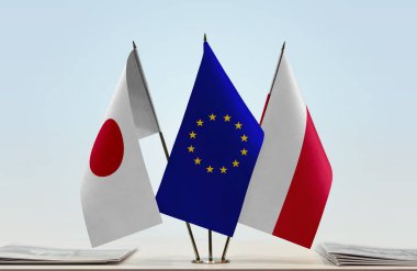 Polonya ve Japonya belgelerle ayakta duruyor   