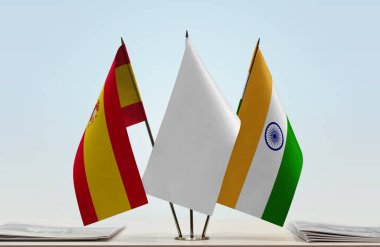 İspanya Hindistan gazetelerle bayrak salladı