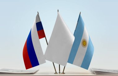 Rusya Arjantin ve beyaz bayraklar belgelerle ayakta