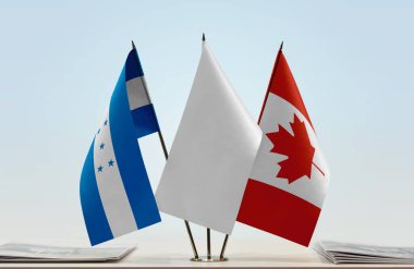 Honduras Kanada belgelerle bayrak salladı
