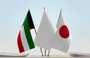 Japonya, Kuveyt ve beyaz bayraklar kağıtlarla ayakta