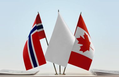 Norveç, Kanada 'nın bayrakları tezgahta