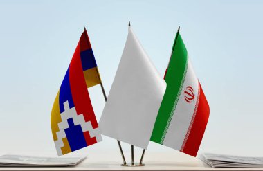  Dağlık Karabağ İran ve beyaz bayraklar evraklarla birlikte beklemede