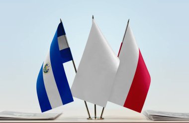 El Salvador Polonya ve evraklarla birlikte beyaz bayraklar