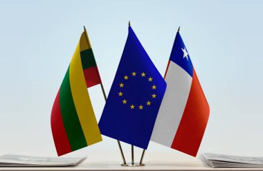 Litvanya Şili ve eu bayrağı kağıtlarla ayakta