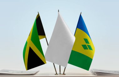 Jamaika Saint Vincent ve Grenadines bayrakları kağıtlarla ayakta  