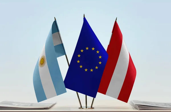 Bandeiras Áustria Argentina Stand Com Papéis — Fotografia de Stock