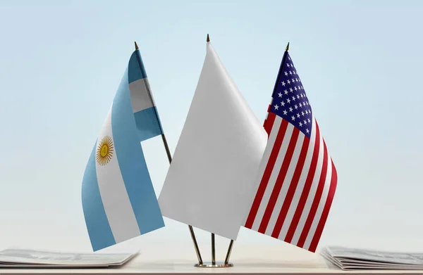 Argentina Eua Bandeiras Brancas Stand Com Papéis — Fotografia de Stock