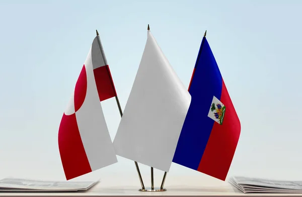Groenlândia Antígua Bandeiras Brancas Stand Com Papéis — Fotografia de Stock