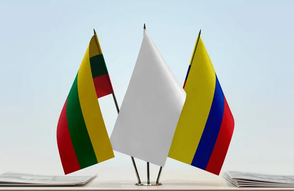 Kolombiya Litvanya Belgelerle Ayakta Duruyor — Stok fotoğraf