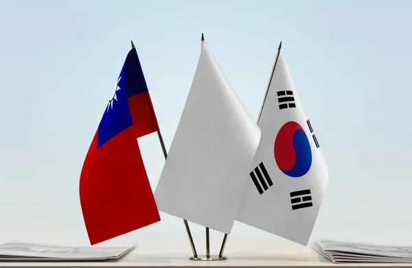 Tayvan Güney Kore Beyaz Bayraklar Kağıtlarla Ayakta — Stok fotoğraf