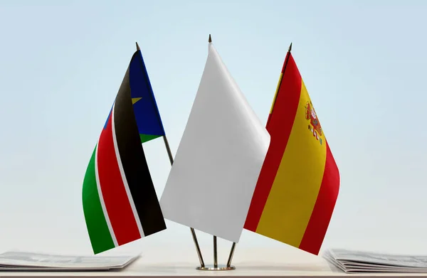 Sydsudan Spanien Flaggor Monter Med Papper — Stockfoto